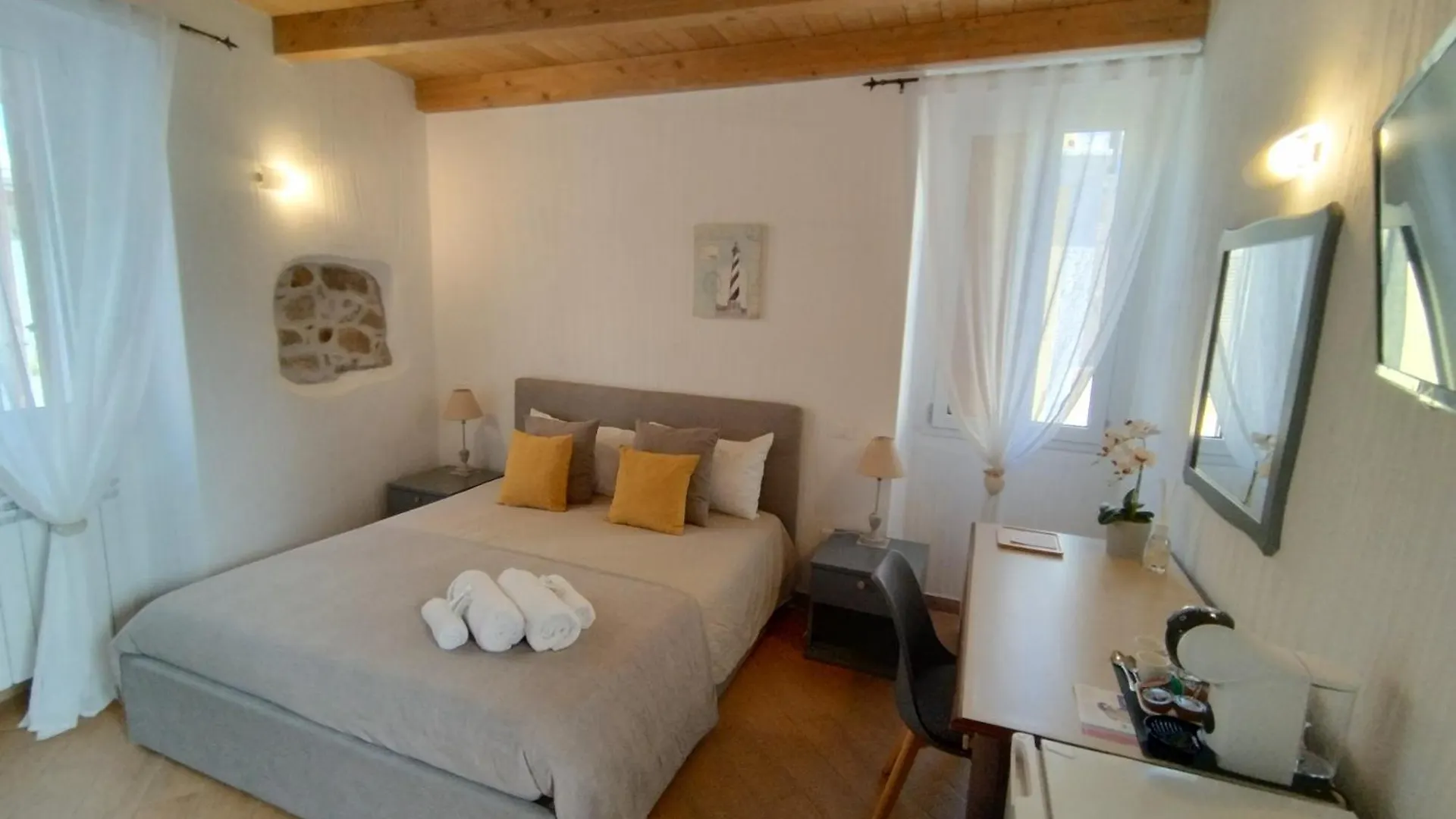 Holmann Suite & Rooms Olbia 0*,  İtalya